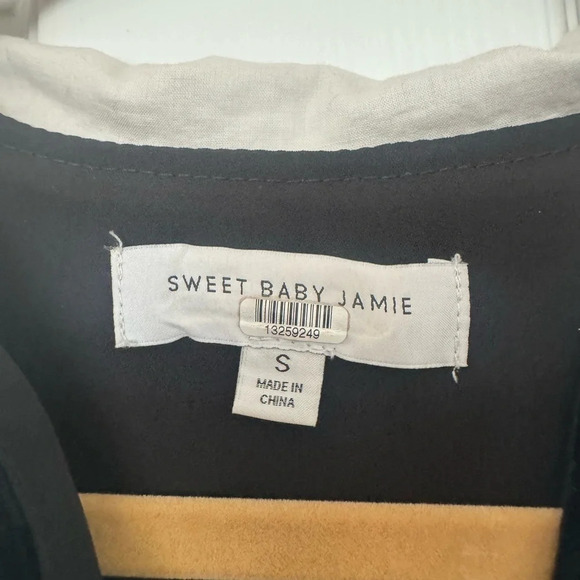 Sweet Baby Jamie
Black Collared Velvet Dress size small - Picture 8 of 14